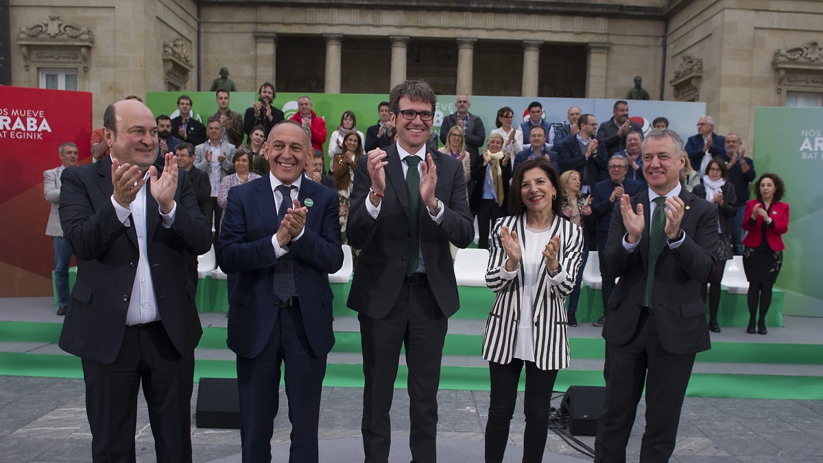 Mitin Vitoria-Gasteiz. Gorka Urtaran, Ramiro González, Izaskun Bilbao, Iñigo Urkullu, Andoni Ortuzar