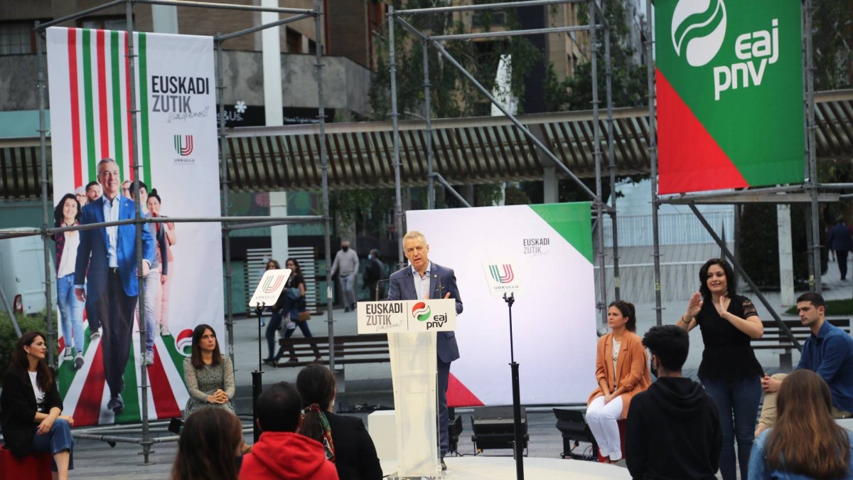 Iñigo Urkullu - Acuerdo por la juventud  Maitane Ipiñazar, Joseba Díez, Maialen Gurrutxaga.