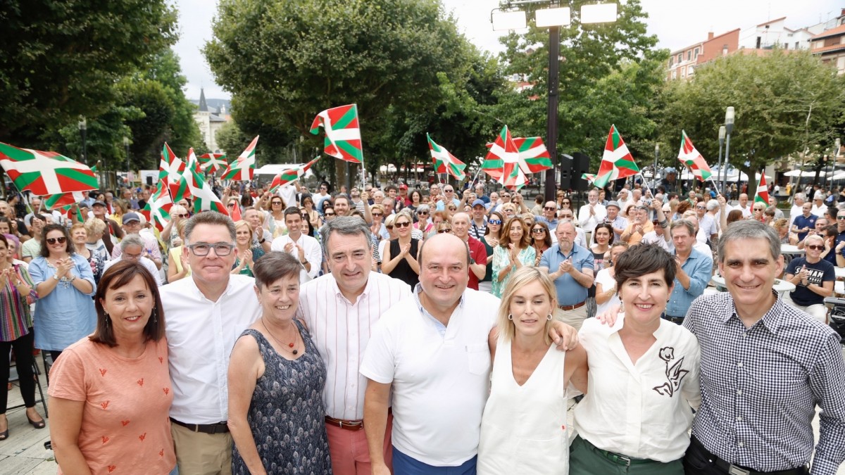 J-23 Mitin Festa Euskal Ahotsa Gira - Bermeo-Aitor Esteban, Idoia Sagastizabal, Andoni Ortuzar