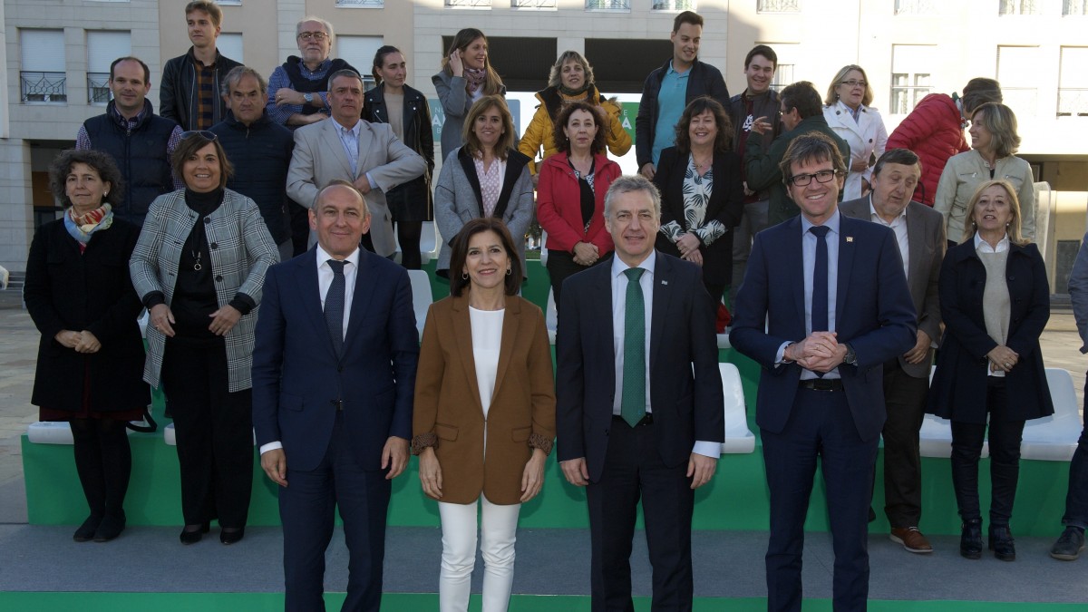 Urkullu pide a la juventud de Vitoria-Gasteiz que confíe en Urtaran, “un alcalde joven que ha dado la vuelta a la ciudad con valores sólidos y un proyecto de futuro”