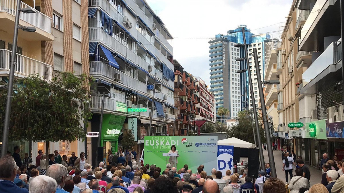 Izaskun Bilbao reivindica en Benidorm el voto al PNV porque convence a la razón e ilusiona al corazón