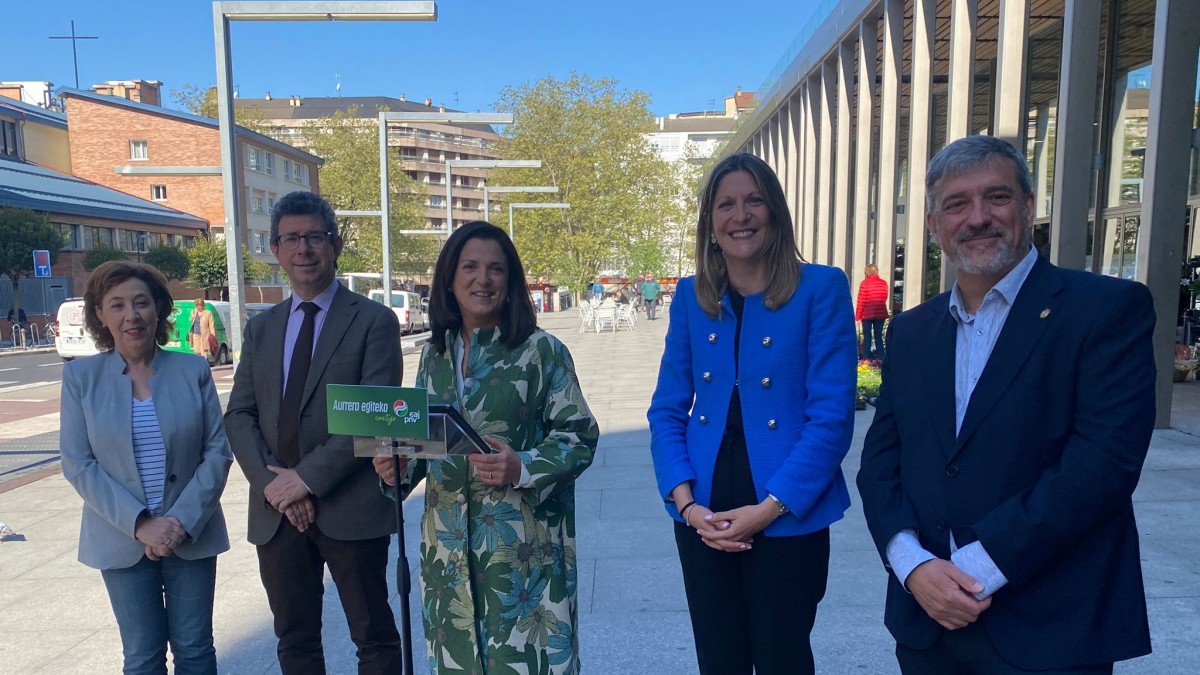 Beatriz Artolazabal creará el sello `Gasteiz KM0´ para reconocer a los establecimientos que apuesten por los productos locales