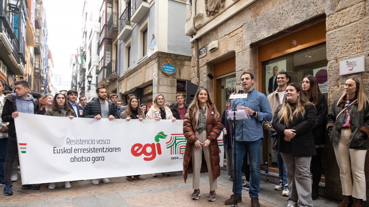 Pradales aboga por que “cada joven” tenga un trabajo con “buenas condiciones laborales desde el primer día” para poder “desarrollar su proyecto de vida en Euskadi”