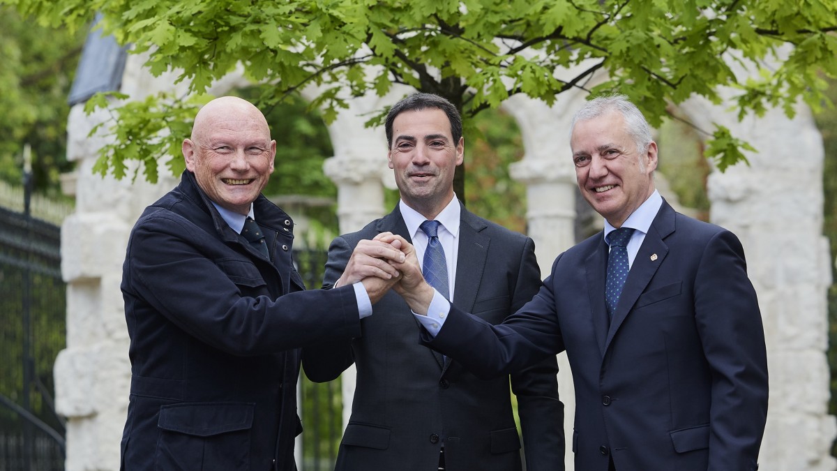 “La foto de los Lehendakaris Ibarretxe y Urkullu con Imanol Pradales simboliza el verdadero ciclo que se abrirá el domingo en Euskadi”