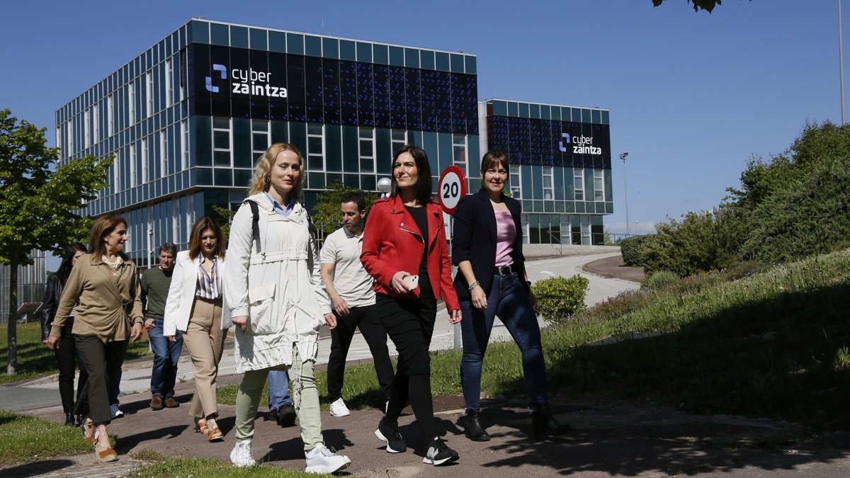 Agirregoitia se compromete a trabajar en Europa para que la ciberseguridad sea “una cantera de empleo de calidad” para la juventud vasca