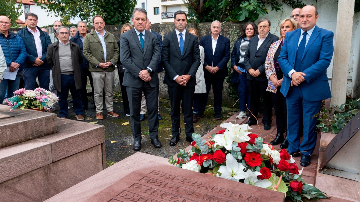 Donibane Lohizunen batzartu da EBB eta gorazarre egin dio Agirre Lehendakariari, gaur lehen Euzko Jaurlaritzaren 88. urteurrena bete dela 