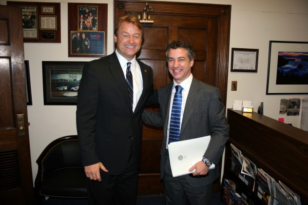 Iñigo Urkullu  Washingtonen  Dean Heller kongresistarekin