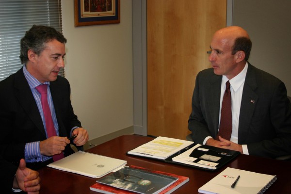 El Presidente del EBB de EAJ-PNV, Iñigo Urkullu, con el Secretario de Desarrollo del Gobierno de Pen