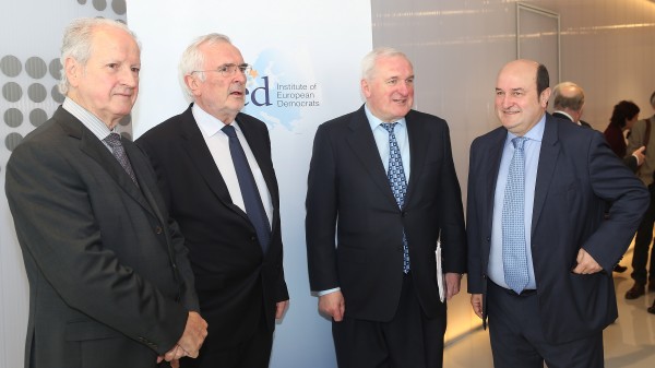 Andoni Ortuzar y Bertie Ahern en XX aniversario del Acuerdo de Viernes Santo 