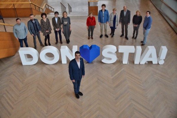 Presentación del manifiesto por Donostia y el lema de campaña