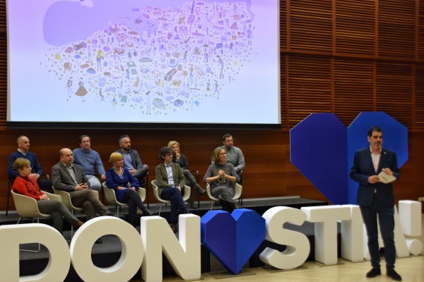 Presentación del manifiesto por Donostia y el lema de campaña