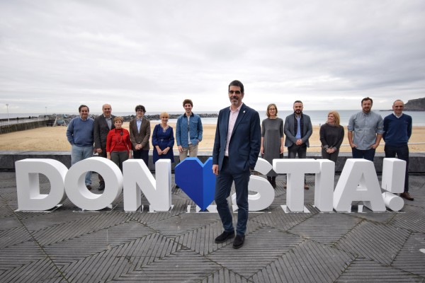 Presentación del manifiesto por Donostia y el lema de campaña