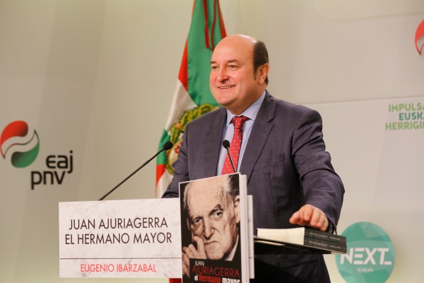 Andoni Ortuzar y Eugenio Ibarzabal - Presentación del libro: 