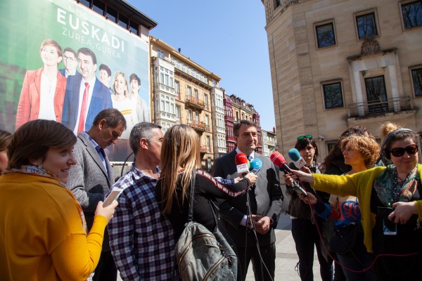 ‘Nos mueve Euskadi. Zurea, gurea’