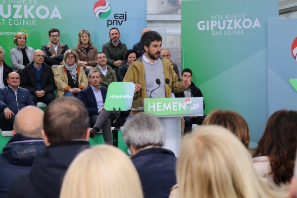 Mitin Eibar. Josu Mendicute, Eider Mendoza, Markel Olano, Andoni Ortuzar