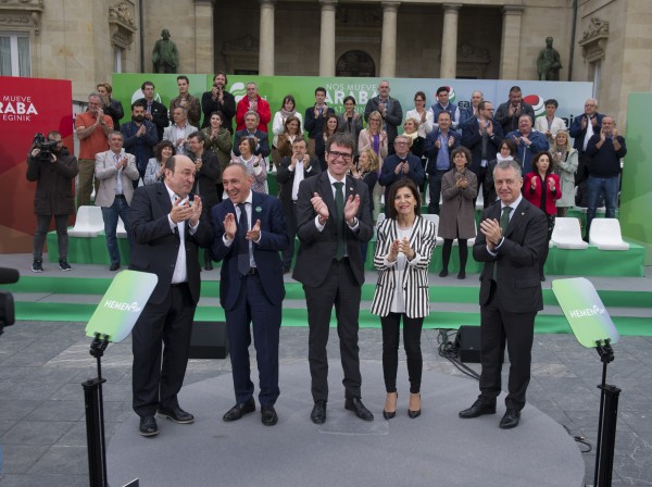 Mitin Vitoria-Gasteiz. Gorka Urtaran, Ramiro González, Izaskun Bilbao, Iñigo Urkullu, Andoni Ortuzar