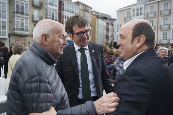 Mitin Vitoria-Gasteiz. Gorka Urtaran, Ramiro González, Izaskun Bilbao, Iñigo Urkullu, Andoni Ortuzar