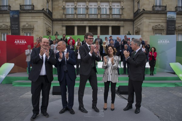 Mitina Vitoria-Gasteiz. Gorka Urtaran, Ramiro González, Izaskun Bilbao, Iñigo Urkullu, Andoni Ortuzar