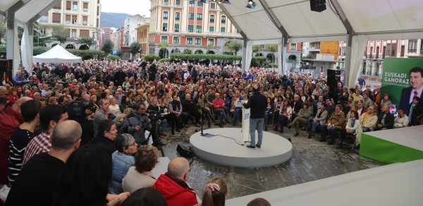 Mitin Barakaldo. Andoni Ortuzar, Iñigo Urkullu, Aitor Esteban, Josune Gorospe, Amaia Del Campo 