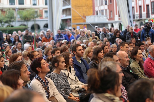 Mitin Barakaldo. Andoni Ortuzar, Iñigo Urkullu, Aitor Esteban, Josune Gorospe, Amaia Del Campo 