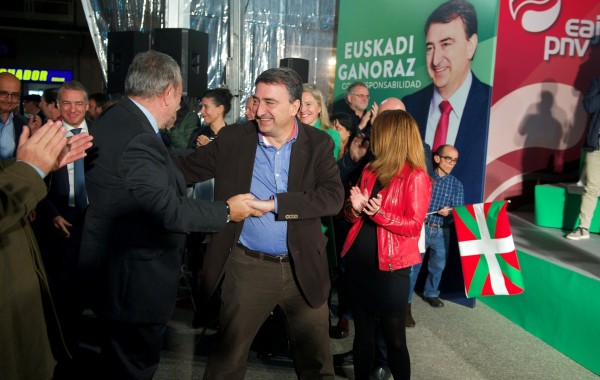 10N Mitin Llodio. Iñigo Urkullu, Aitor Esteban, Mikel Legarda, Almudena Otaola