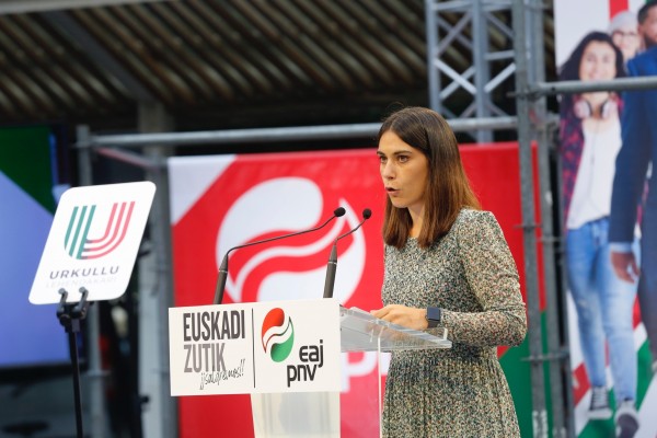 Iñigo Urkullu - Acuerdo por la juventud  Maitane Ipiñazar, Joseba Díez, Maialen Gurrutxaga.