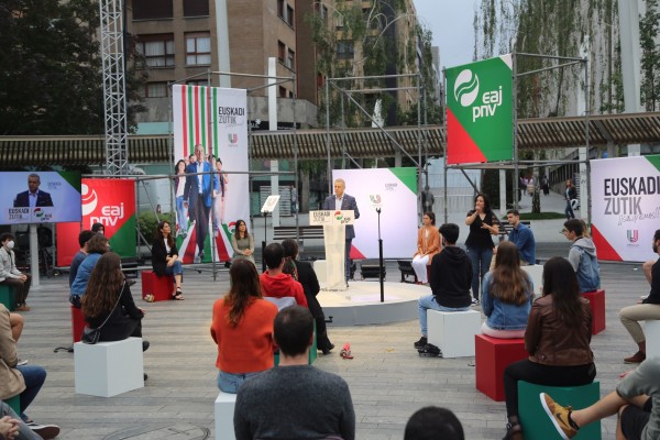 Acuerdo por la juventud - Iñigo Urkullu, Maitane Ipiñazar, Joseba Díez, Maialen Gurrutxaga.