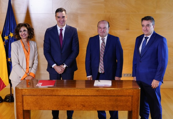  EAJ-PNV/PSOE inbestidura akordioa - Montero, Sanchez, Ortuzar, Esteban,