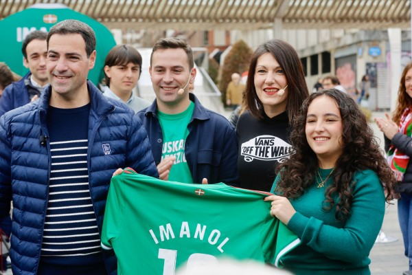 21-A Imanol Pradales, Julen Karrion, Oihane Agirregoitia, políticas de juventud y selecciones vascas