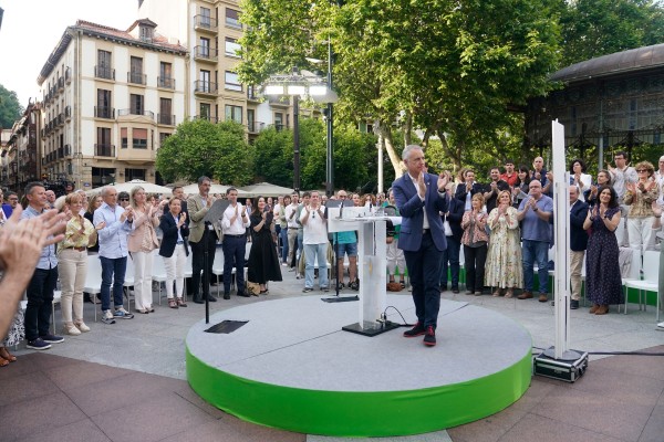 E-9 Mitina Donostian - Oihane Agirregoitia, Aitana Agirre, Iñigo Urkullu, Andoni Ortuzar